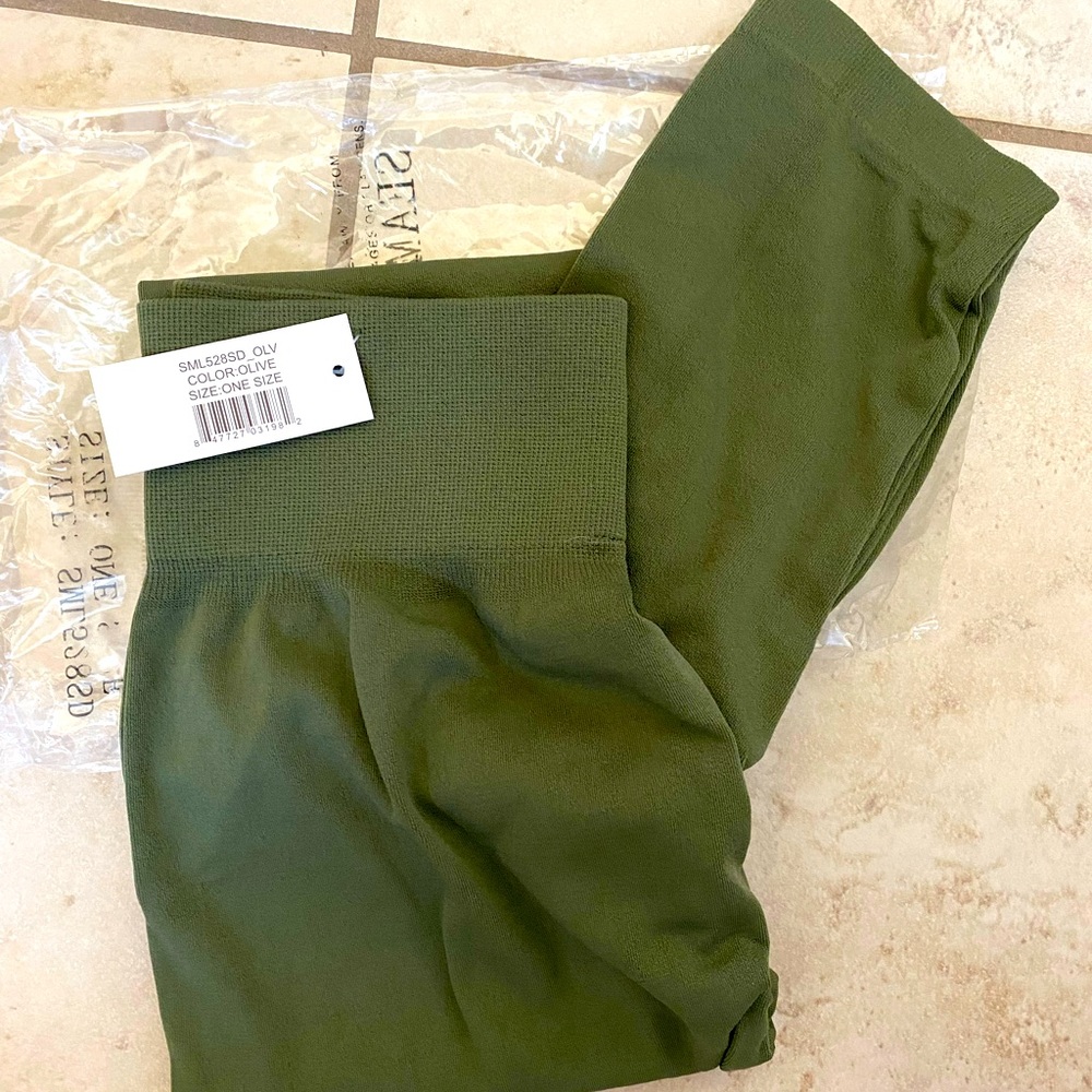 Aura Via Seamless Leggings Style #SML-528SD OLV 92% Nylon 8% Spandex